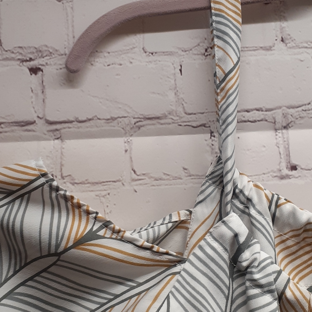 Manuhealii Leihulu print cold shoulder tie blouse - Picture 5 of 6